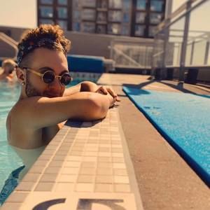 Meet your Posher, Adam